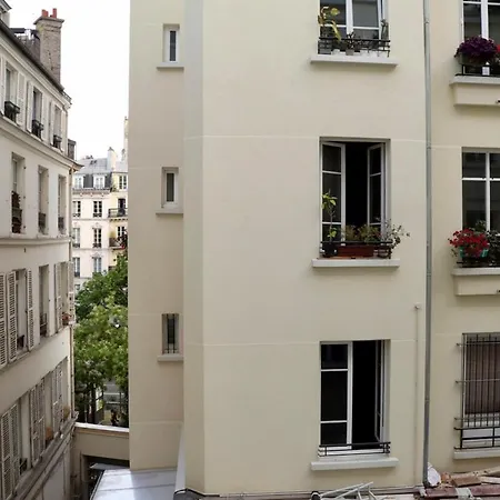 Stylish And Cozy Renovated 10 *