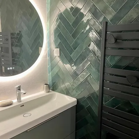 Stylish And Cozy Renovated 10 아파트 파리