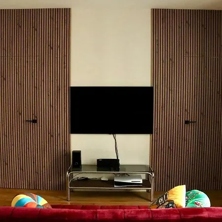 Stylish And Cozy Renovated 10 아파트