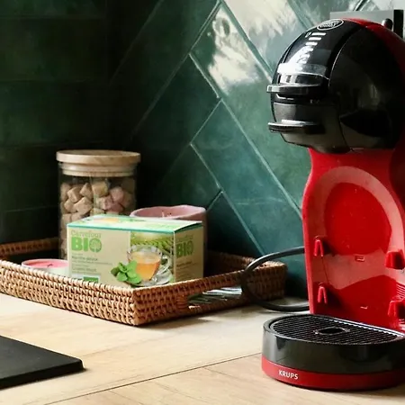 Stylish And Cozy Renovated 10 *