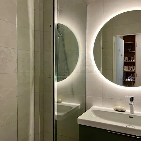 Stylish And Cozy Renovated 10 * 파리