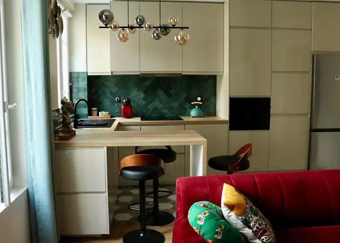 Stylish And Cozy Renovated 10